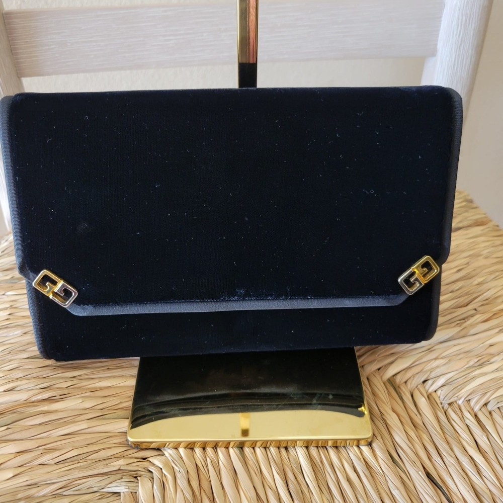 Pre Loved Vintage Gucci Black Velvet GG Logo Evening Clutch Bag